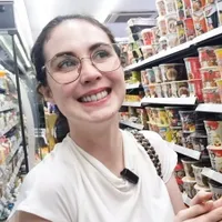 Dinas ke Korea, 10 Potret Arumi Bachsin Mukbang Mie Pedas di Malam Hari - Cantik Paripurna Meski Tampil Seadanya Pakai Piyama