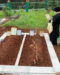 Dipastikan Bakal Dipindah Oleh Doddy Soedrajat, Ini 6 Potret Makam Vanessa Angel Sekarang - Dirapikan dan Sudah Dicat Abu-Abu