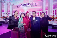 Dipenuhi Sosok-Sosok 'Tersakiti', 8 Potret Artis yang Hadir di HUT ke-11 Klinik Kecantikan dr Richard Lee - Kenang Momen Saat Dipenjara