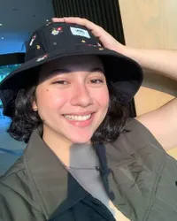 Dipuji Cantik oleh Bastian Steel, Intip 8 Potret Sitha Marino yang Berani Selfie Tanpa Makeup