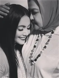 Dirumorkan Punya 3 Anak, Denada Tegas Membantah