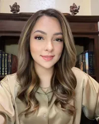 Disebut bak Barbie Hidup Sampai Mirip Gal Gadot, 8 Potret Dokter Reisa Broto Asmoro yang Makin Cantik Menawan