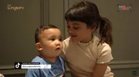 Disebut Bakal Jadi Ibu yang Baik, Intip Potret Hawwa Anak Shireen Sungkar Saat Momong Baby Ukkasya -  Telaten Banget