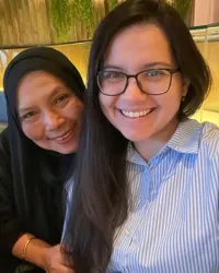 Disebut Cocok Jadi Mertua Luna Maya, Ini 8 Potret Ibunda Maxime Bouttier yang Cantik Mengenakan Hijab, Hidup Harmonis Bersama Suami Bule dan Anak Blasteran