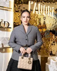 Disebut Makin Cantik Berisi, 8 Potret Penampilan Chelsea Islan yang Jadi Sorotan Netizen