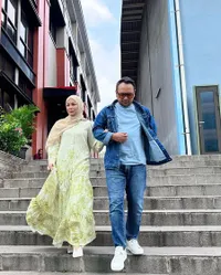 Disebut Makin Cantik Pasca Berhijrah, Ini 8 Potret Meisya Siregar Saat Pakai Rok dan Langsung dapat Pujian Suami - Malah Mengaku Nggak Percaya Diri