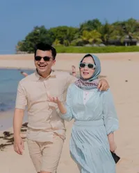 Disebut Memperlihatkan Aurat, Sederet Foto Penampilan Istri Sahrul Gunawan Yang Ramai Dikritik Netizen