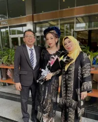 Disebut Mirip Nikita Willy, Ini 10 Potret Putri Anjani Anak Jarwo Kwat, Baru Saja Sandang Gelar Sarjana dan Tekuni Bidang Hubungan Internasional - Jadi Artis Juga