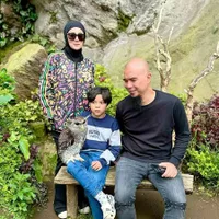 Disebut Mirip Yuki Kato, Ini 10 Potret Safeea Ahmad Saat Liburan ke Dieng Bersama Keluarga - Kompak Tampil Cantik bersama Anak-Anak Andra Ramadhan 