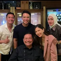 Disebut 'Tamu' di Ulang Tahun Suaminya, 8 Potret Kedekatan Jessica Mila dan Keluarga Yakub Hasibuan - Disorot karena Kue Ulang Tahun