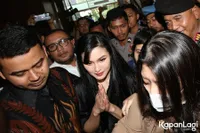 Disebut Transfer Rp10 Miliar ke Rekening Istri Petinggi Smelter Swasta, Potret Sandra Dewi Tetap Tenang Kala Jadi Saksi