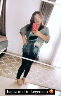 Ditinggal Iko Uwais Syuting Film Hollywood, Berikut Foto Audy Item yang Tampak Langsing dan Baju Makin Kegedean