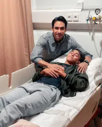 Ditinggal Sang Bunda ke Luar Negeri, 10 Potret Lionel Putra Donna Agnesia Dilarikan Darius Sinathrya ke Rumah Sakit - Lemas Tahan Sakit Perut