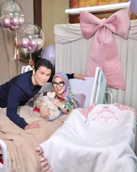 Dituding Hamil Palsu, Syahrini Unggah Foto-foto Momen Bareng Princess R di Rumah Sakit - Buktikan Benar Melahirkan