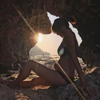 Dominique Diyose Hamil Lagi, Umumkan dengan Posting Foto Berbikini di Pantai