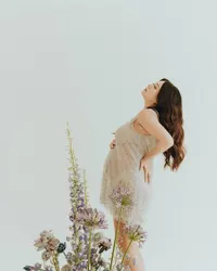 Dua Kali Alami Keguguran, Potret Stella Cornelia Istri Fendy Chow Jalani Maternity Shot - Tampil Hot Dengan Baju Transparan