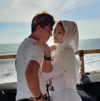 Dua Kali Berada di Ujung Tanduk, Potret Charly Van Houten dan Regina yang Tetap Utuh Selama 18 Tahun Menikah - Kini Makin Romantis