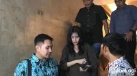 Duduk Berdampingan di Ruang Penyidik, 8 Potret Virgoun & Tenri Ajeng Anisa Penuhi Panggilan Polisi