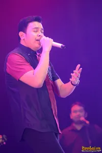 Duh, Romantisnya Tulus di Panggung SoundsFair Bikin Meleleh!