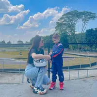 Dukung Bakat Anak, Seperti Ini 11 Momen Keseruan Celine Evangelista Saat Temani Lucio Balapan Gokart