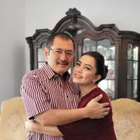 Dulu Dicap Pelakor, 8 Potret Mayangsari dan Bambang Trihatmodjo Rayakan Anniversary ke-22 - Mesra Meski Sudah Puluhan Tahun Bersama