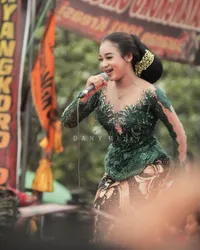Dulu Dikenal Sebagai Sinden Cilik, 10 Potret Niken Salindry yang Kini Jadi Pedangdut Cantik - Konsisten Tampil Berkebaya