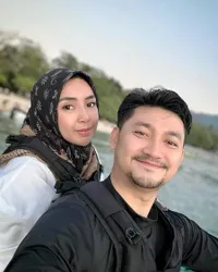 Dulu Disebut Tak Becus Jadi Suami Dewi Perssik, 10 Potret Angga Wijaya & Istri yang Bucin Banget