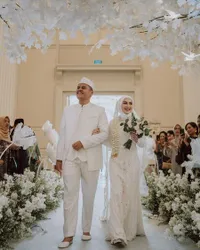 Dulu Pernah Digosipkan Dekat Dengan Billy Syahputra & Sule, 10 Potret Pernikahan Memes Prameswari - Cantik Dalam Busana Putih