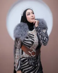 Dulu Sempat Disebut Sebagai Orang Ketiga Pernikahan Farhat Abbas & Nia Daniaty, Ini Potret Terbaru Regina Andriane yang Makin Cantik dan Dituduh Oplas