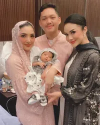 Dulu Sempat Nggak Akur, 8 Potret Kris Dayanti & Azriel Hermansyah yang Kian Harmonis