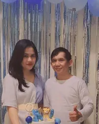 Dulu Tuai Pro Kontra, 8 Potret Harmonis Ginanjar dan Istri yang Lebih Muda 32 Tahun - Kini Bahagia Bareng Buah Hati