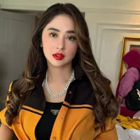 Dulu Wajahnya Sempat Bengkak Usai Operasi, 8 Potret Dewi Perssik yang Kini Disebut Makin Cantik