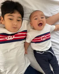 Duo Anak Sultan, Ini Gaya Rafathar dan Baby Rayyanza Pakai Outfit Matching: Selalu Kompak Saat Bersama