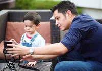Duo Ganteng, Momen-Momen Dude Harlino Bercengkrama Bersama Anak