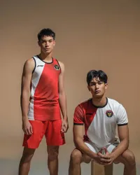 Duo Tiang, Putra Ganteng Diah Permatasari dan Maudy Koesnaedi Jadi Model Jersey Olimpiade 2024