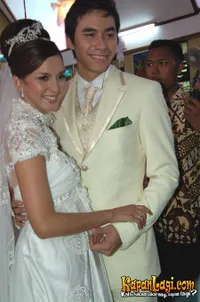 Darius Sinarthya dan Donna Agnesia