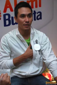 Darius Sinathrya Jadi Bapak Lagi