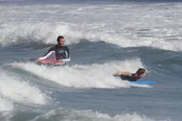 David Beckham Berselancar di Pantai Malibu