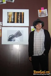 David Naif di Bird Cage Cafe