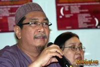 Deddy Mizwar di Bookstore Aksara Kemang