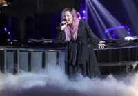 Demi Lovato Sukses Hajar Panggung Kota Pertama Neon Lights Tour