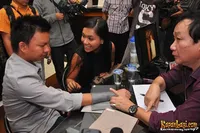 Denada - Jerry Aurum Fitting Baju Pengantin
