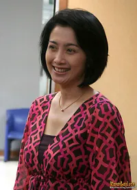 Desy Ratnasari di di Kantor Trans TV