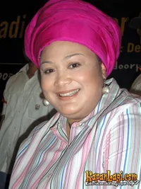 dewi hughes rilis buku