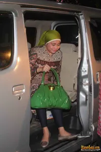 Dewi Yull di Rumah Sakit Sunyoto Pondok Pinang