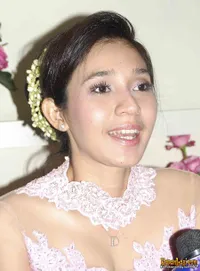 Dhini Aminarti Curhat Menjelang Pernikahannya