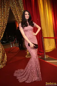 Duel Seksi Elegan Para Selebriti Wanita di Piala Vidia 2013