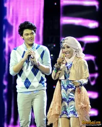 Duet Manis Fatin Shidqia dan MIkha Angelo di X Factor