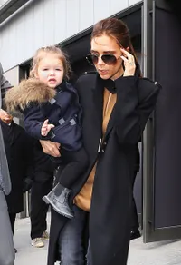 Dulu dan Kini - Intip Perubahan Selera Fashion Victoria Beckham