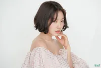 Edgy dan Feminin, Dua Gaya Park Shin Hye di Harper's Bazaar China